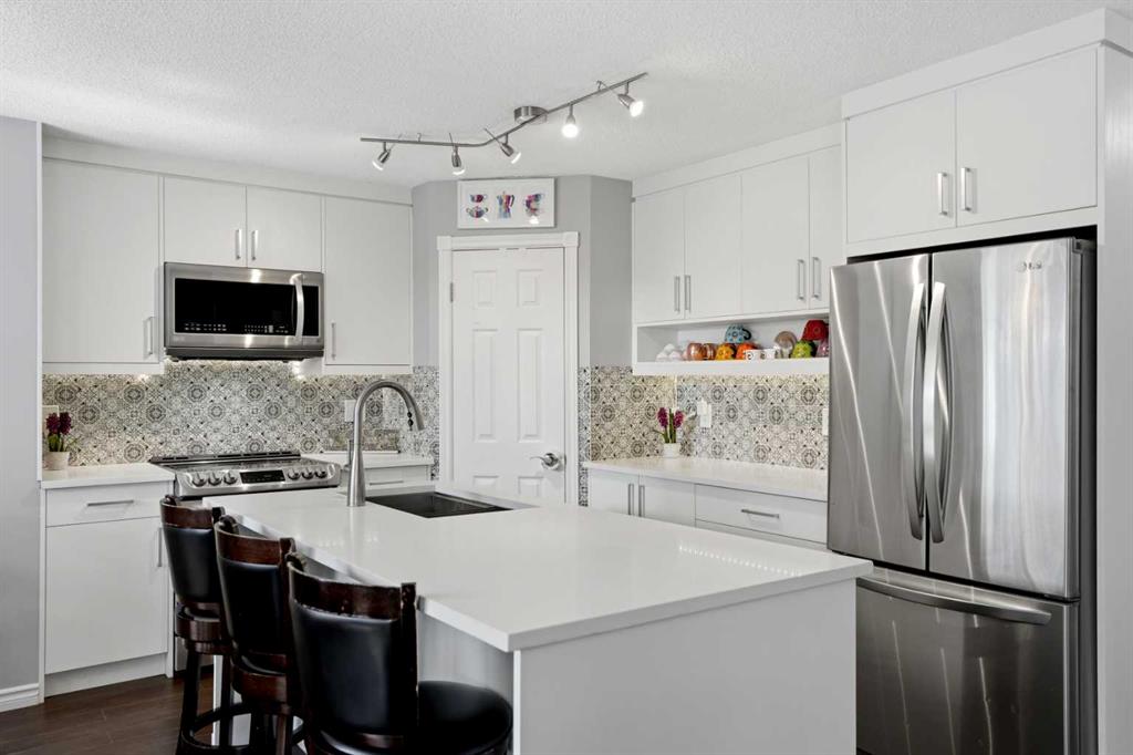 20 Somercrest Grove SW, Calgary, AB, T2Y 3M2 photo 3