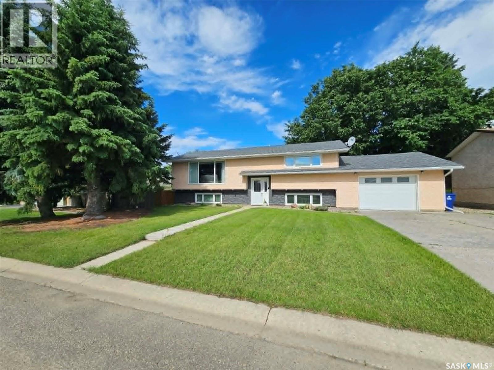 407 5th STREET W