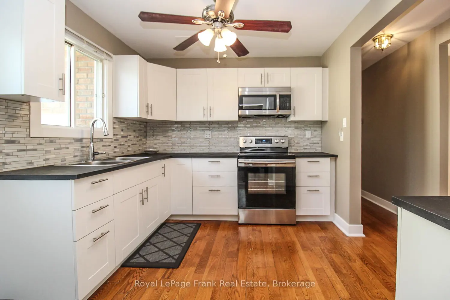 938 Parkhill Road photo 5