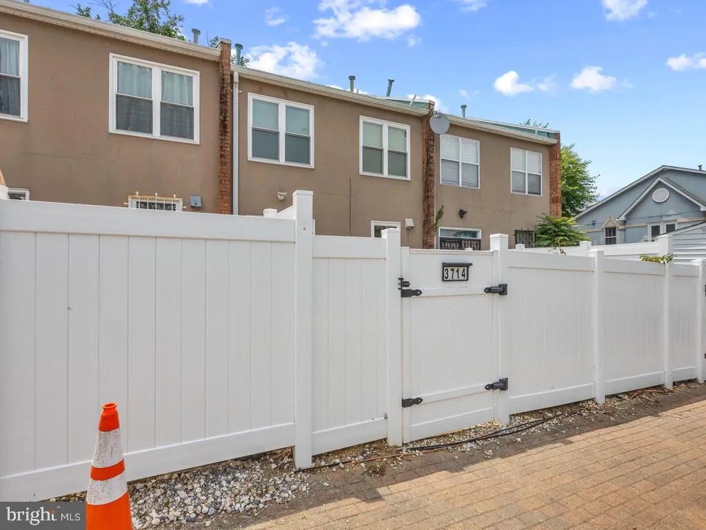 3714 Roosevelt Place NE, Washington, DC 20019