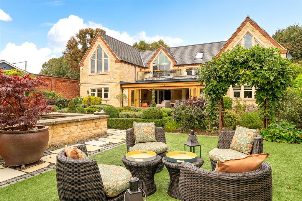 4 bed detached house for saleJames Street, Lincoln, Lincolnshire LN2