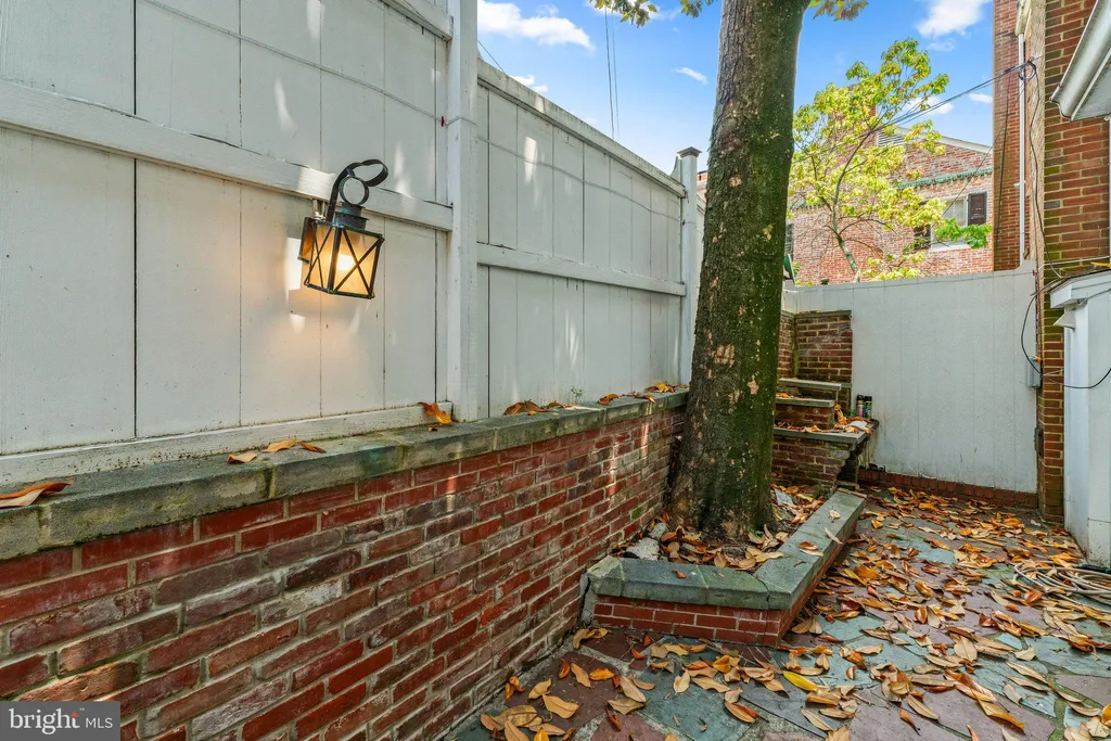3341 Dent Place NW, Washington, DC 20007