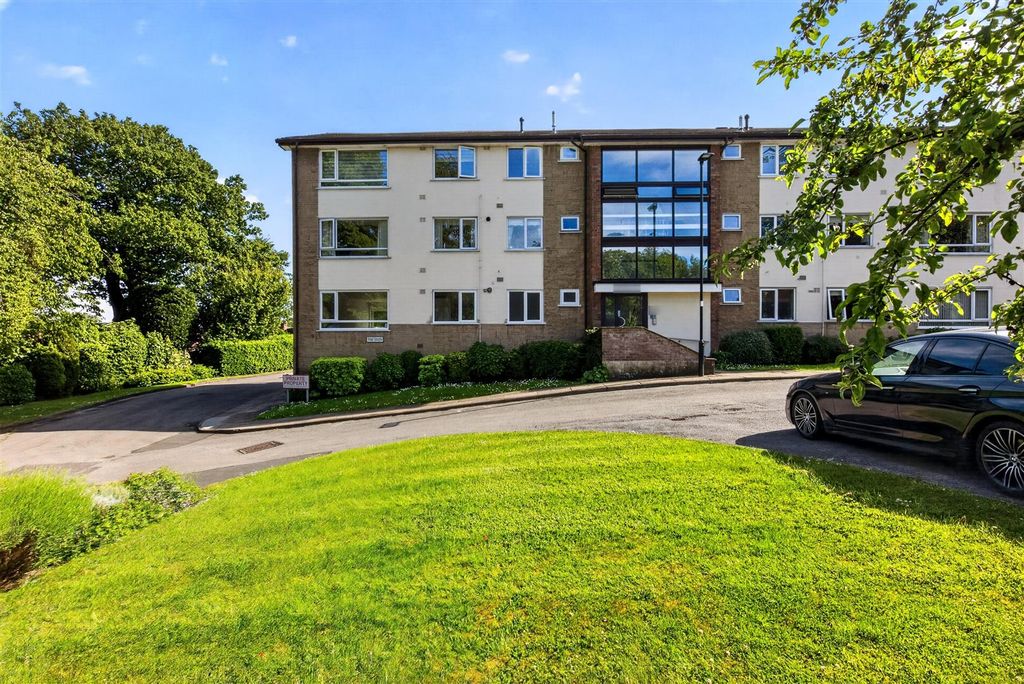 3 bed flat for saleThe Glen, Sheffield S10