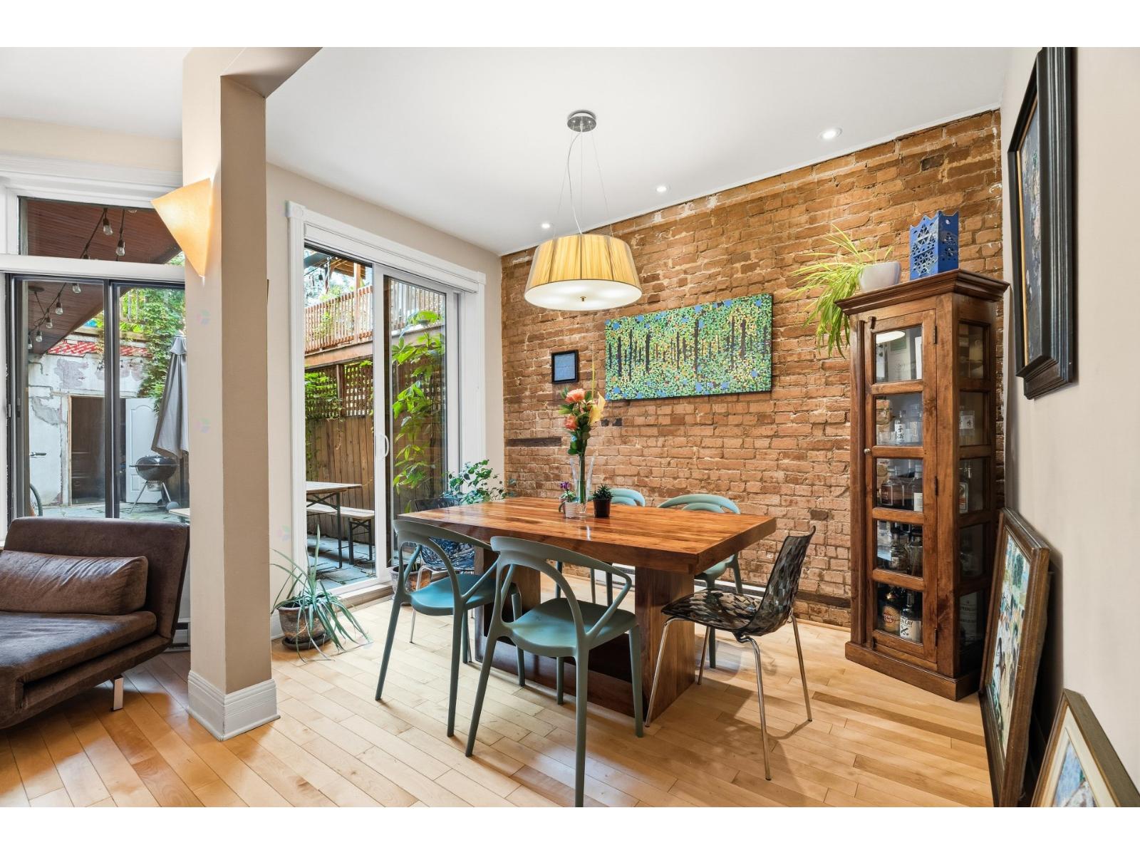 4818 Rue Clark