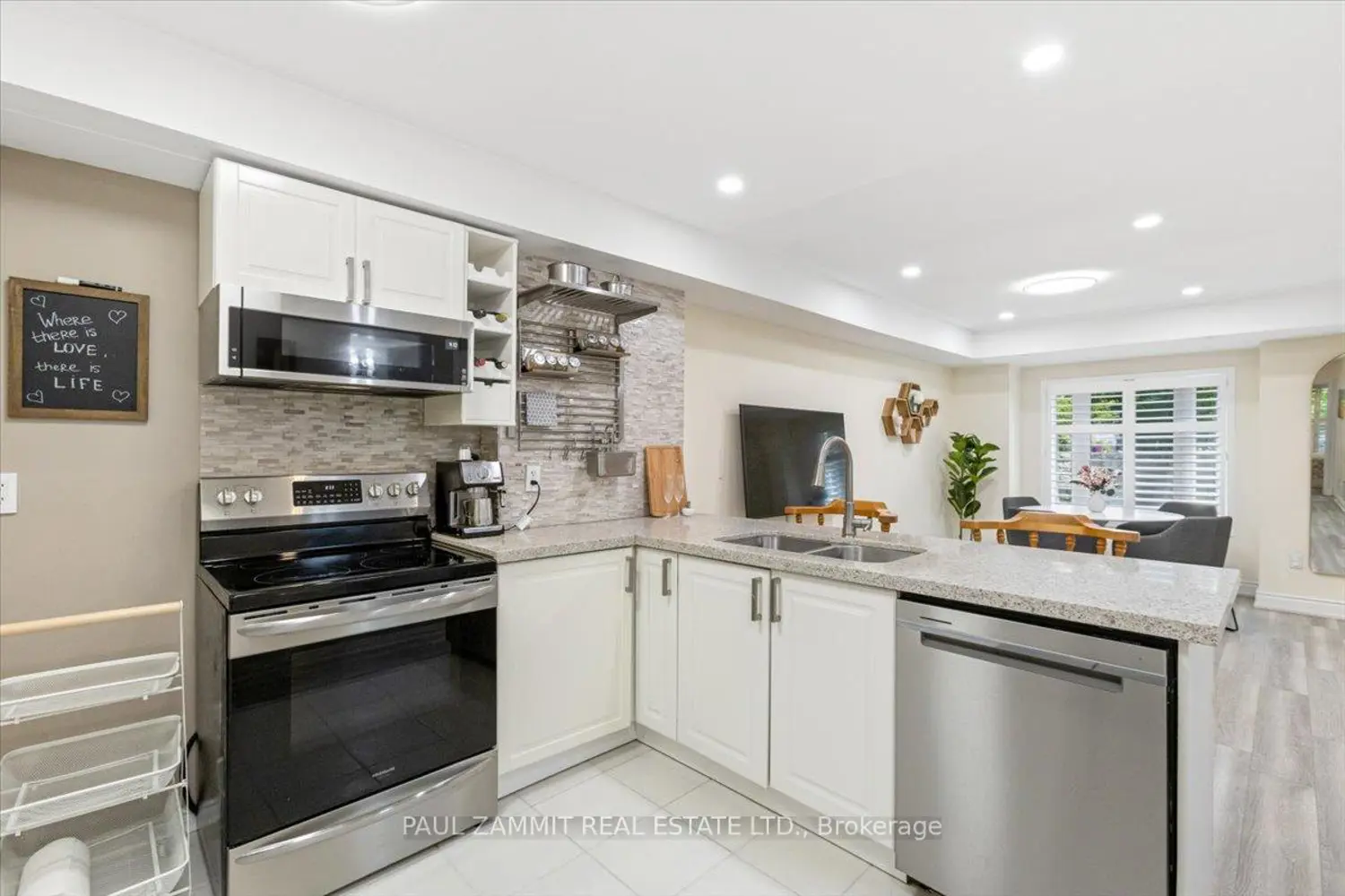 310 John Street 169 photo 5