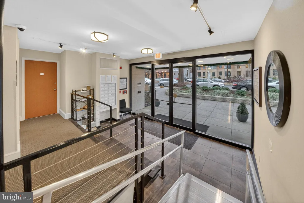 4840 Macarthur Boulevard NW Unit 401, Washington, DC 20007 photo 3