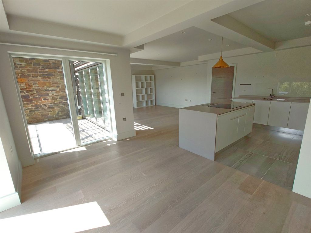 2 bed flat for saleThe Hideaway, Tremorvah Barton, Truro, Cornwall TR1 photo 5