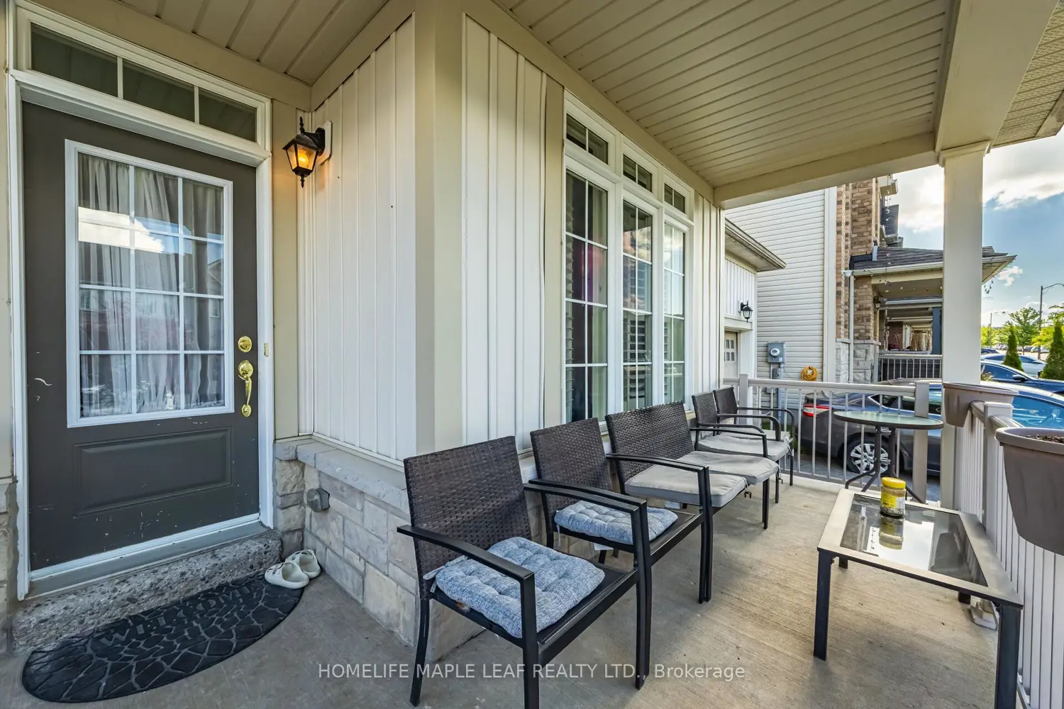 721 Cook Crescent photo 3