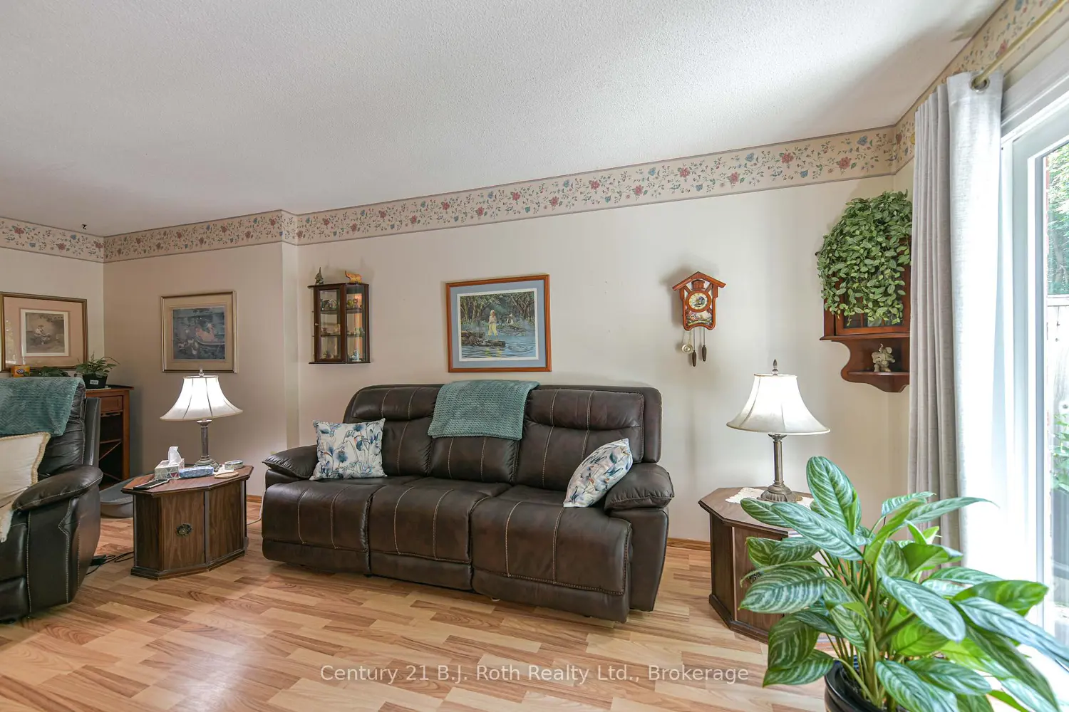 441 Barrie Road 35 photo 5