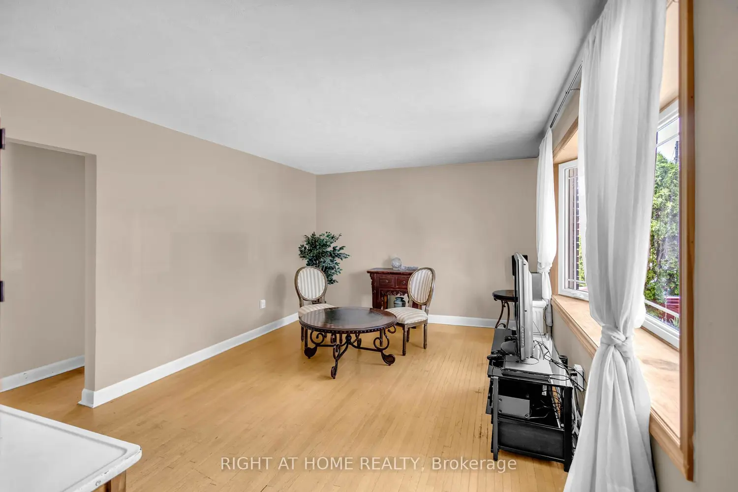 1404 Bunnell Drive photo 4