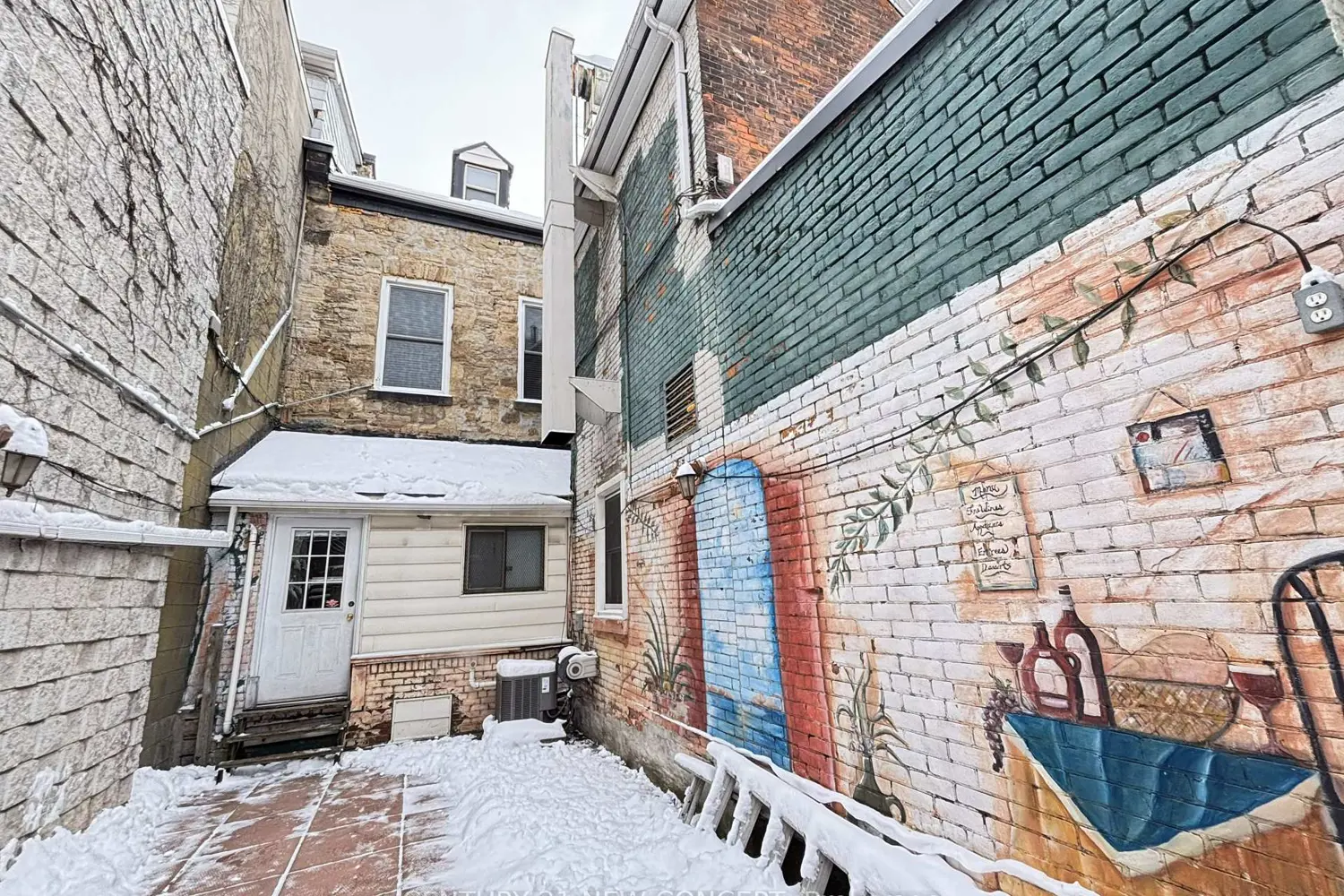 146 James Street photo 3