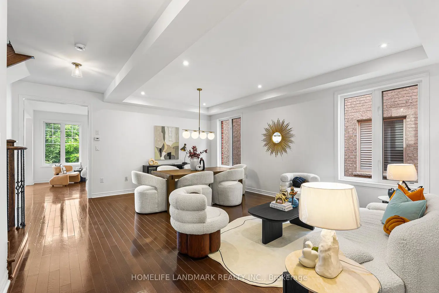 125 Roy Harper Avenue photo 3