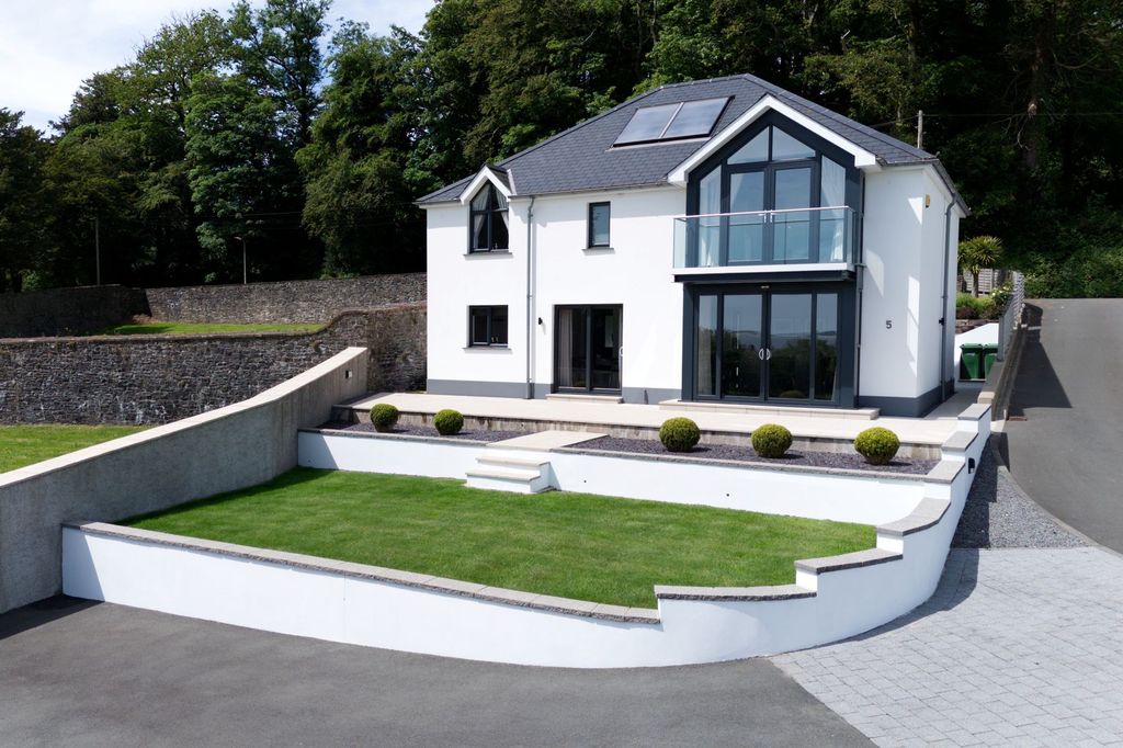 4 bed detached house for saleLlys Steffan, Llansteffan SA33