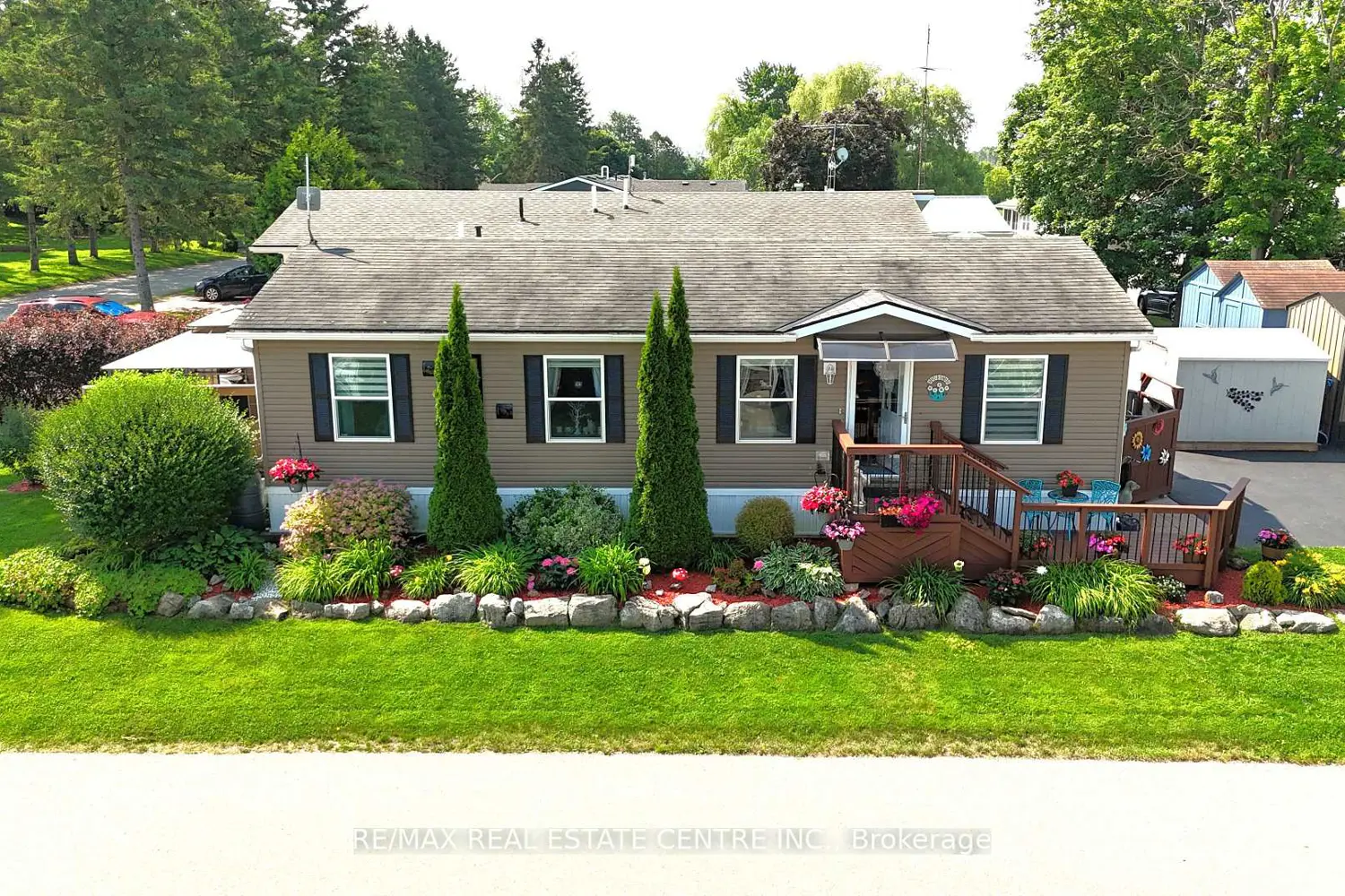 1429 Sheffield Road photo 2