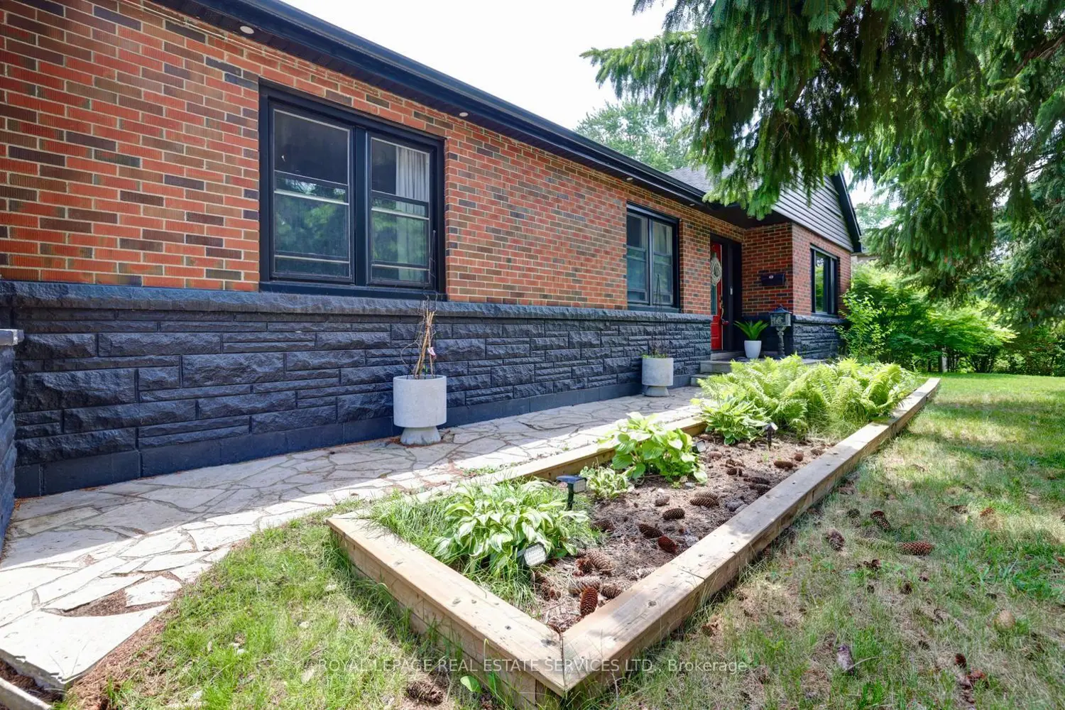 1028 Cedar Avenue photo 2
