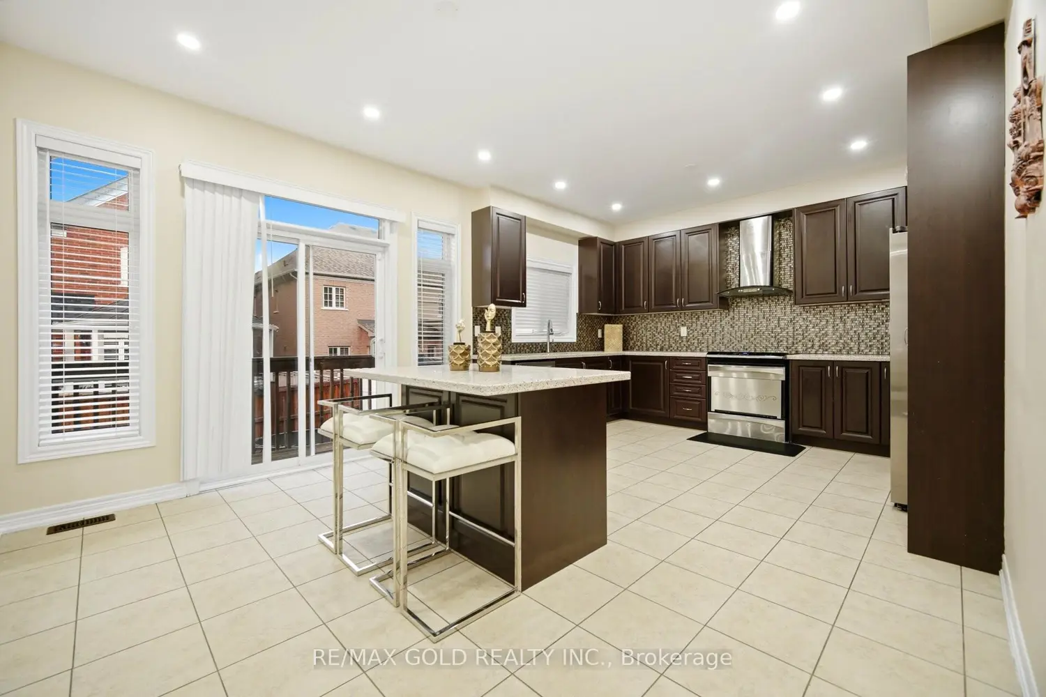 49 Squire Ellis Drive photo 5