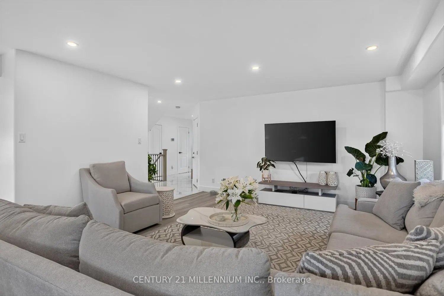 225 Lorne Court photo 5