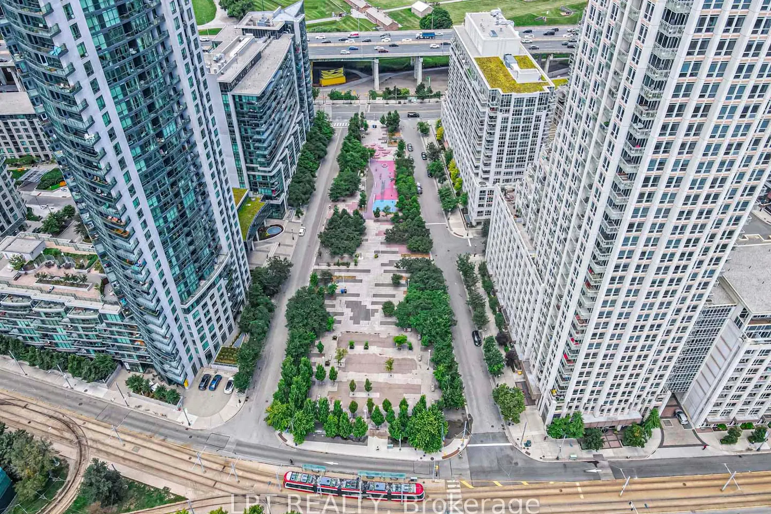 215 Fort York Boulevard 217 photo 3