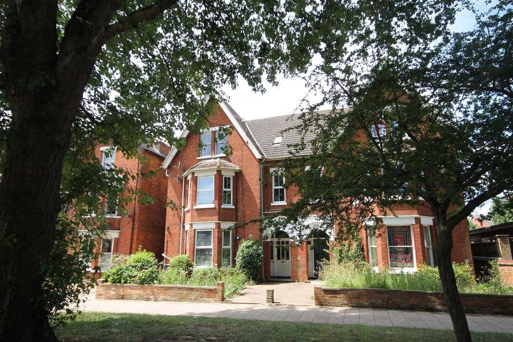 1 bed flat for saleDe Parys Avenue, Bedford MK40