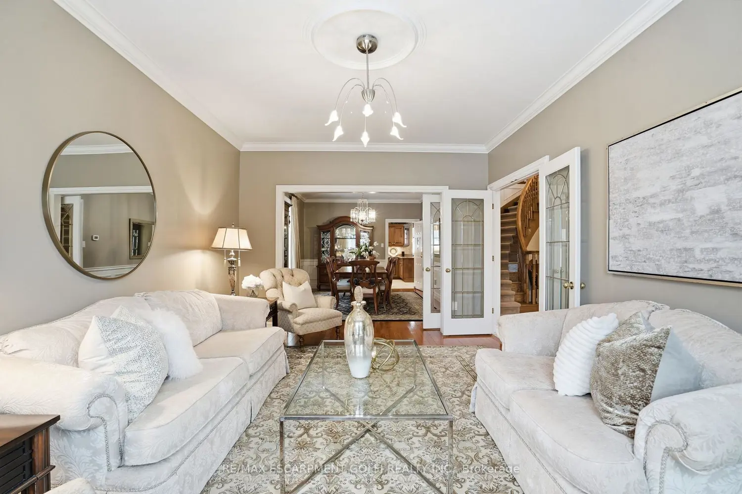 1121 Forestvale Drive photo 2