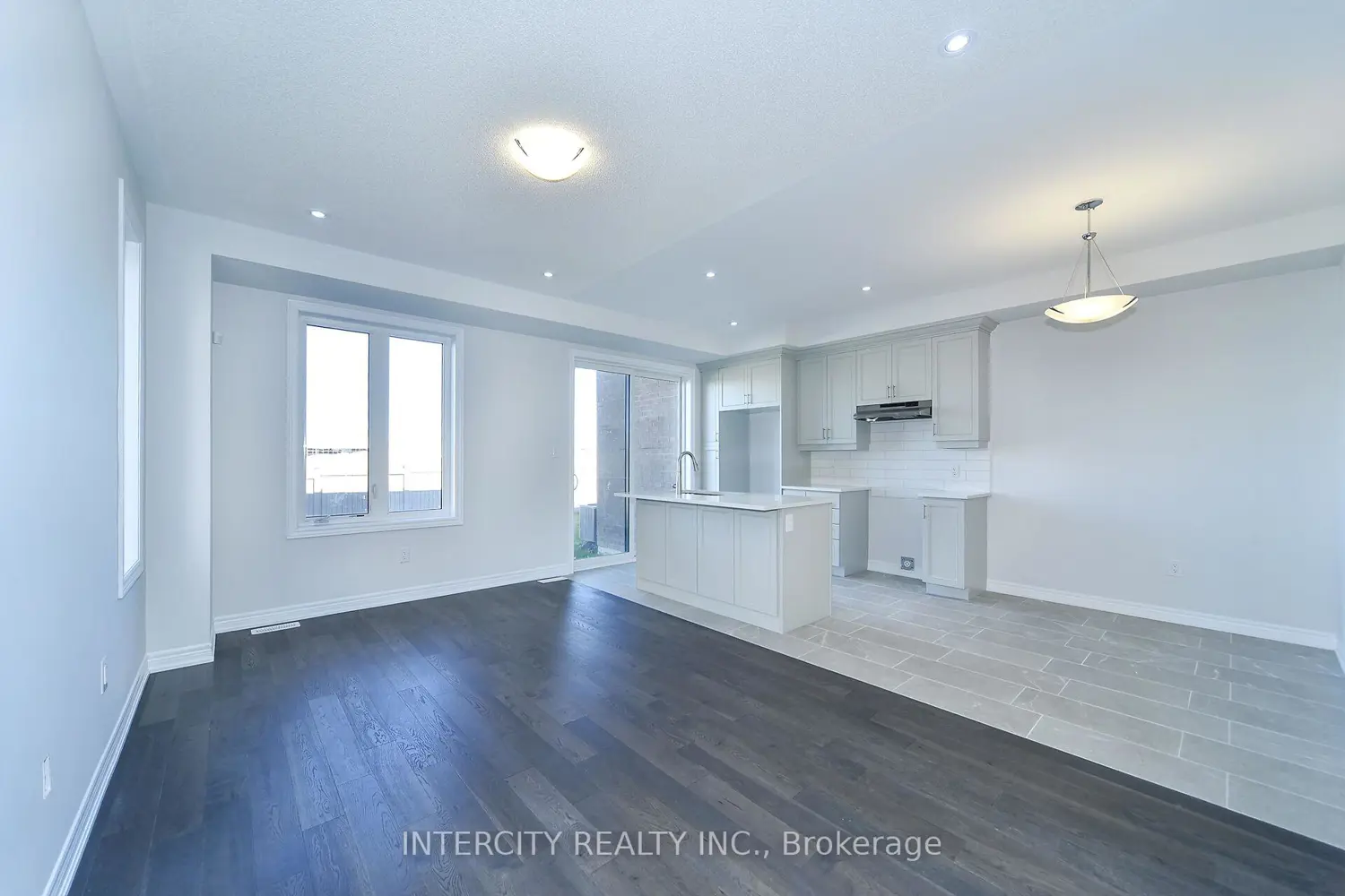 158 Mumbai Drive photo 5