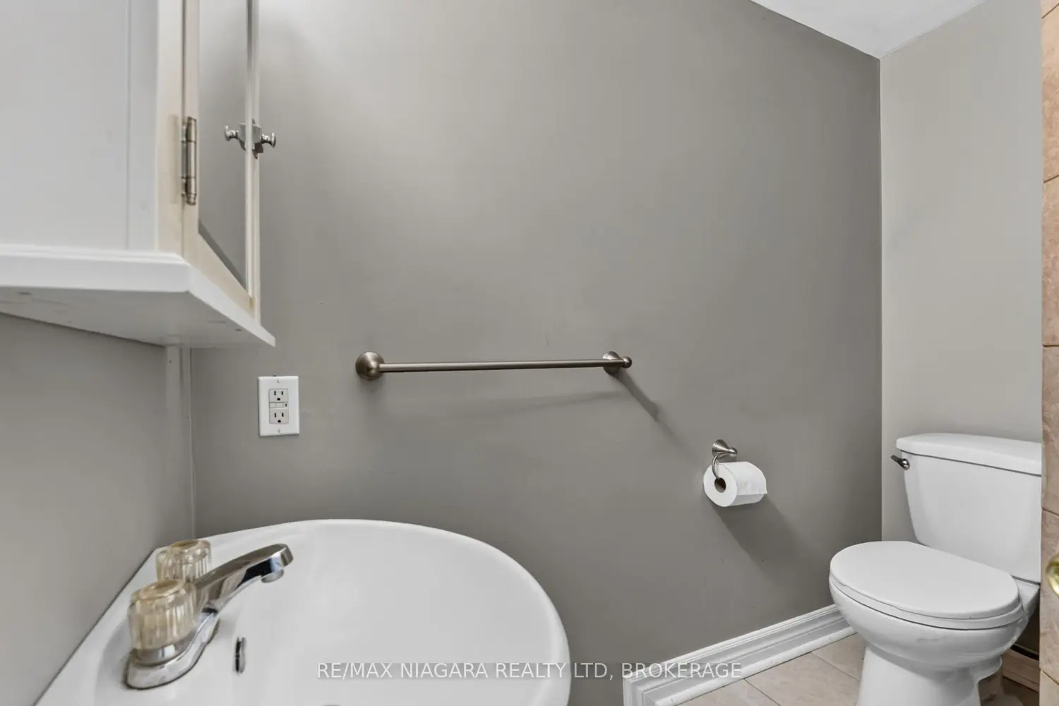 4074 Brookdale Drive photo 4