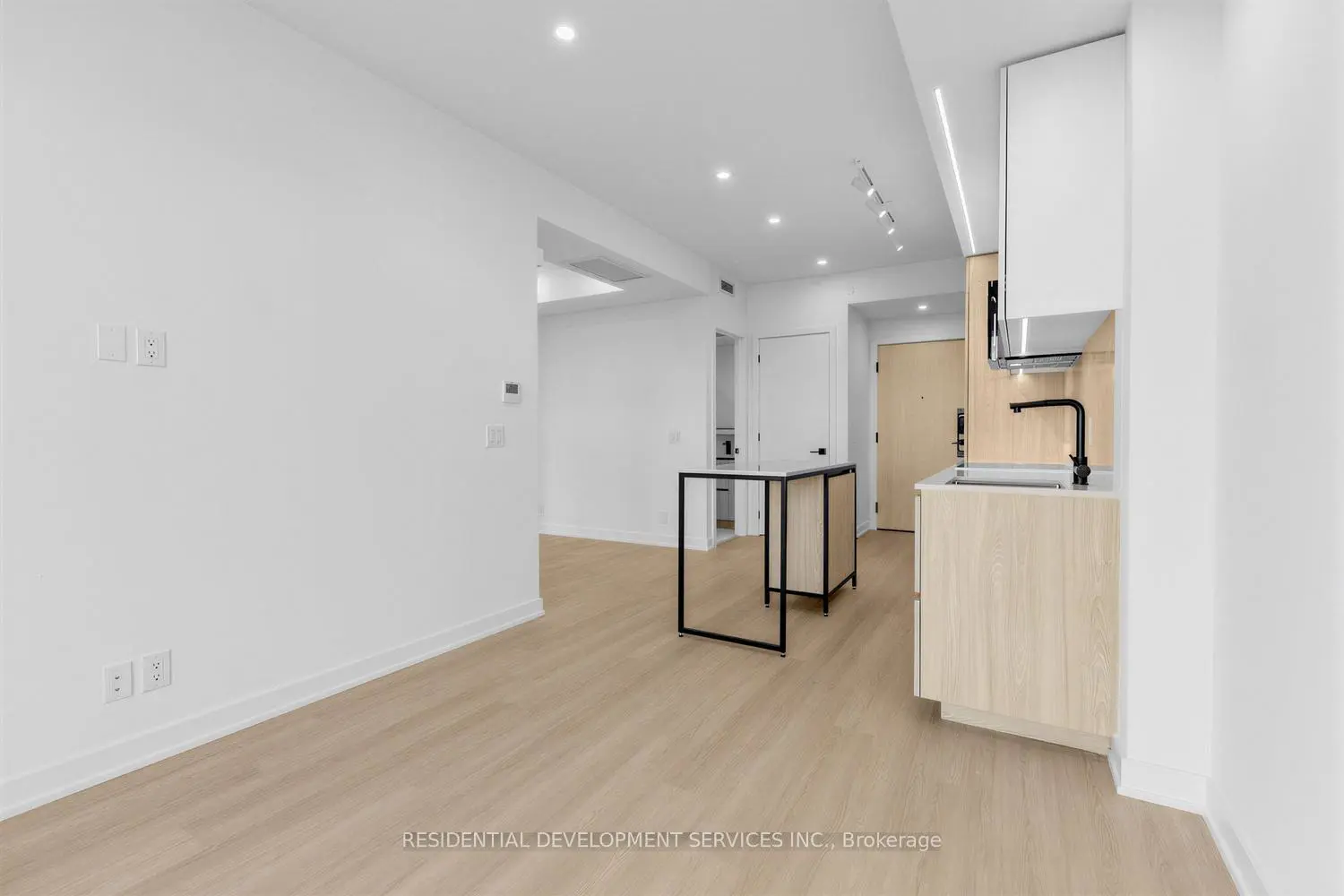 699 Sheppard Avenue 507 photo 5