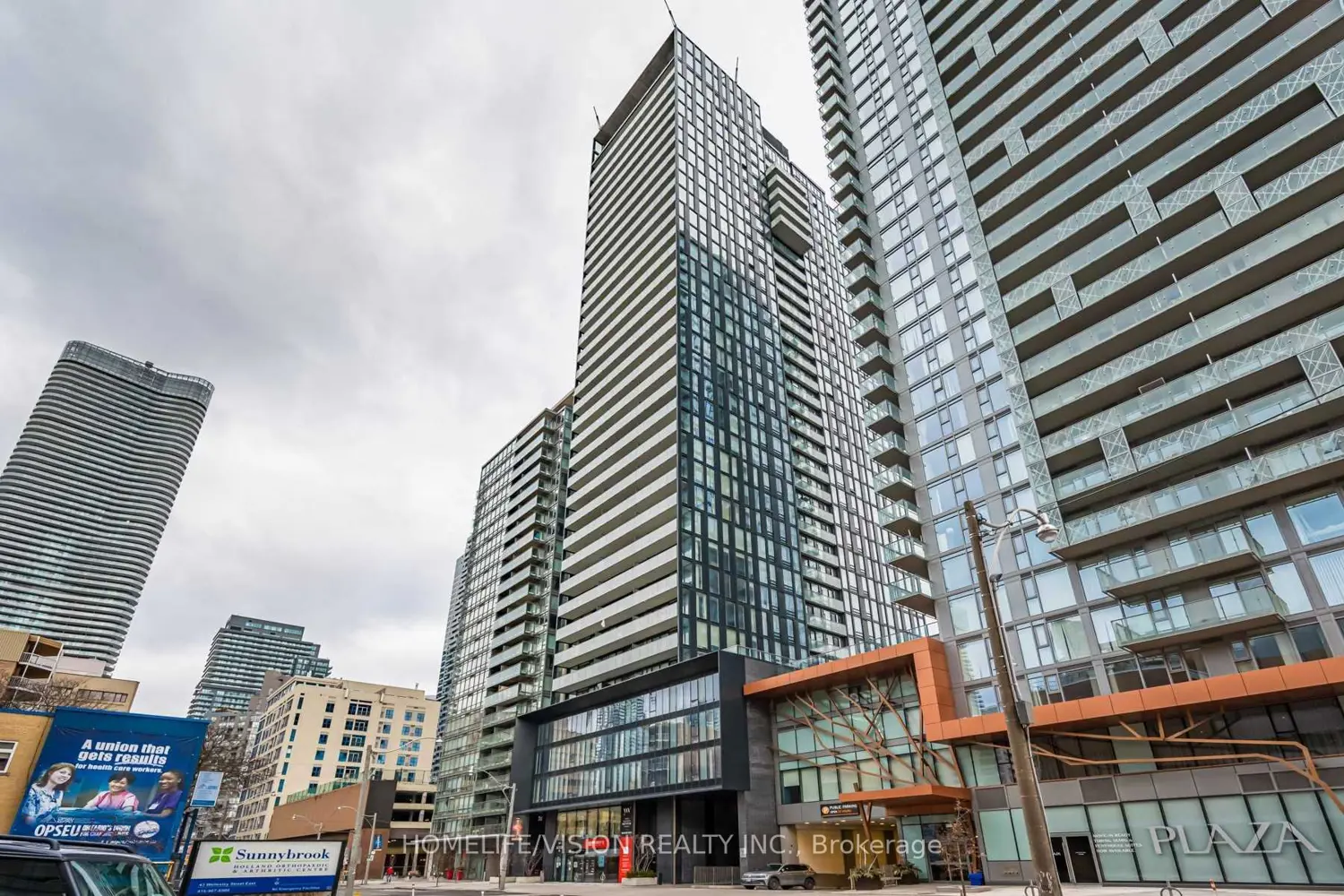 28 Wellesley Street 301 photo 2