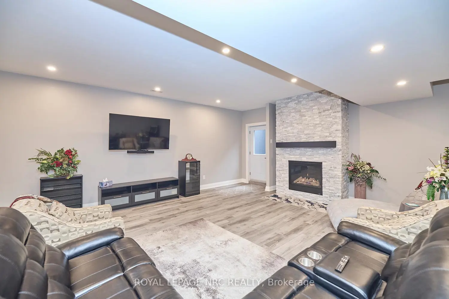 1174 Spears Road photo 2
