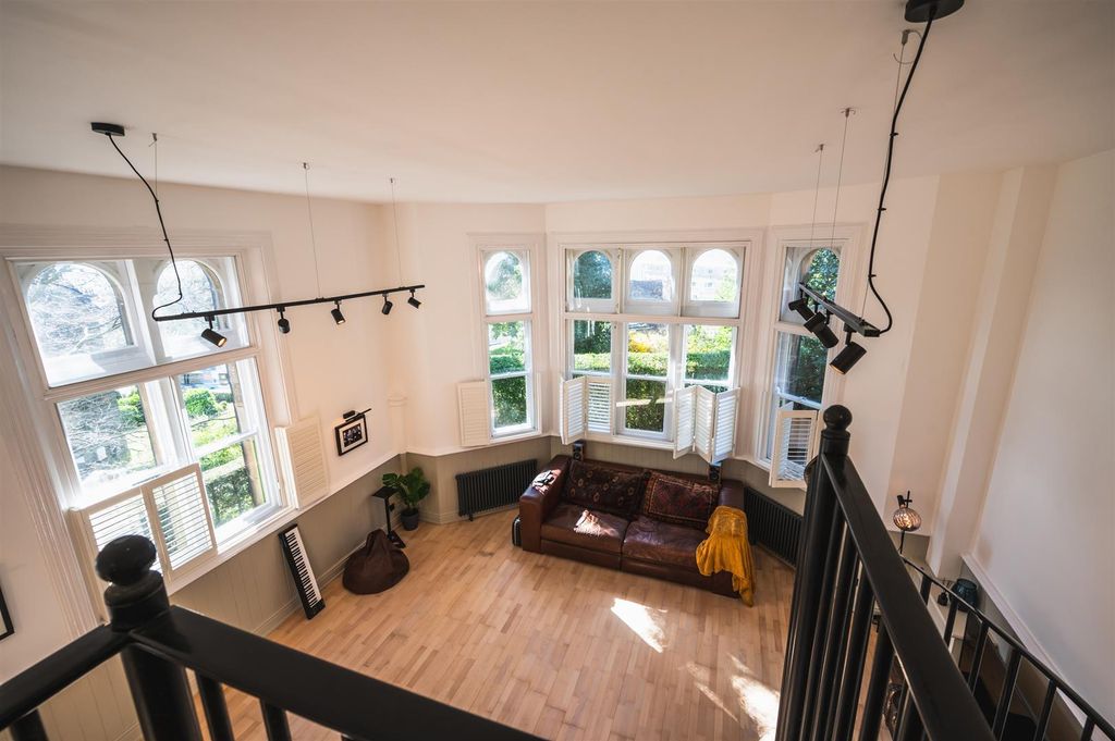 2 bed flat for saleTapton Mount Close, Sheffield S10 photo 5