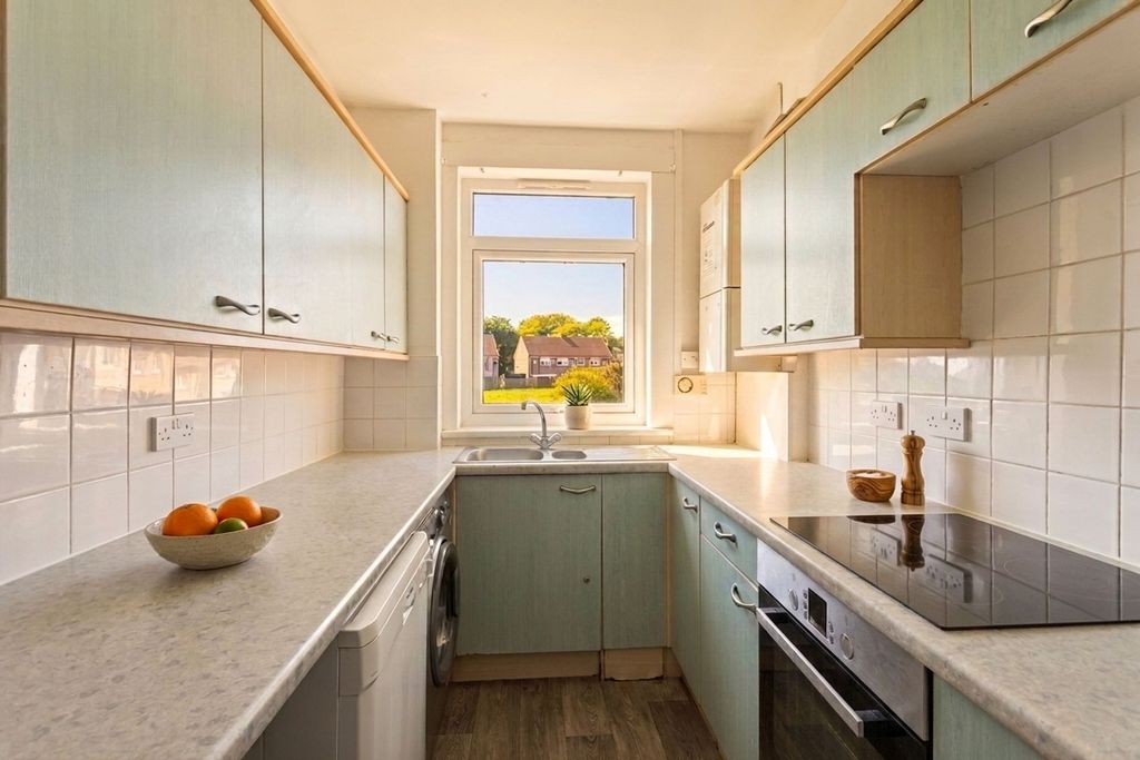 3 bed flat for saleDundas Street, Bathgate EH48 photo 5