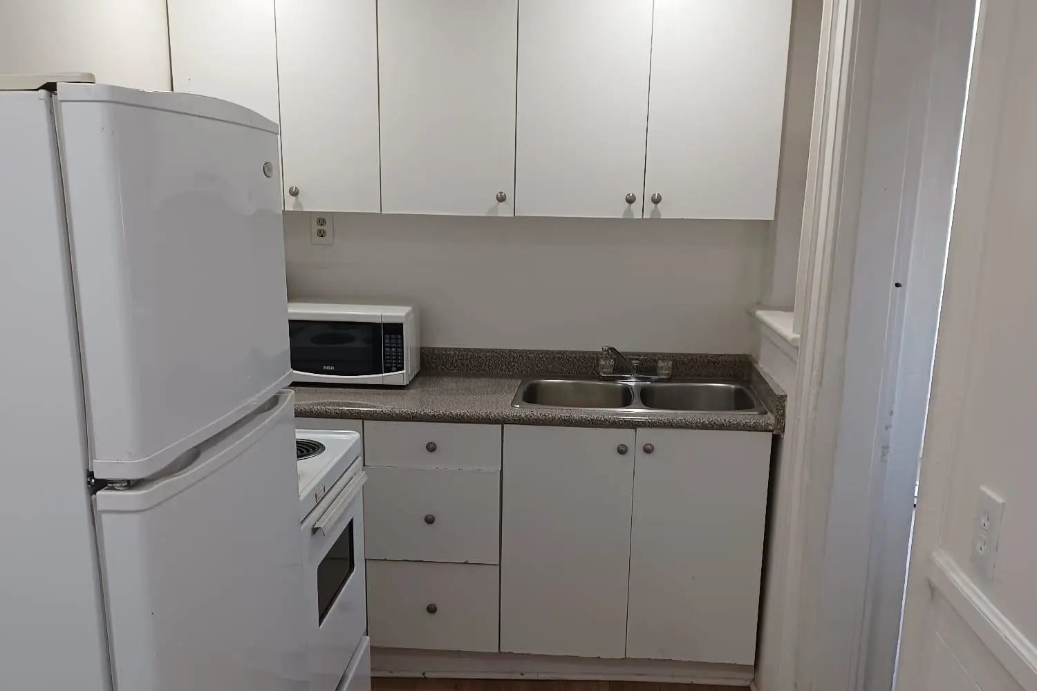 4 Rosemont Avenue photo 4