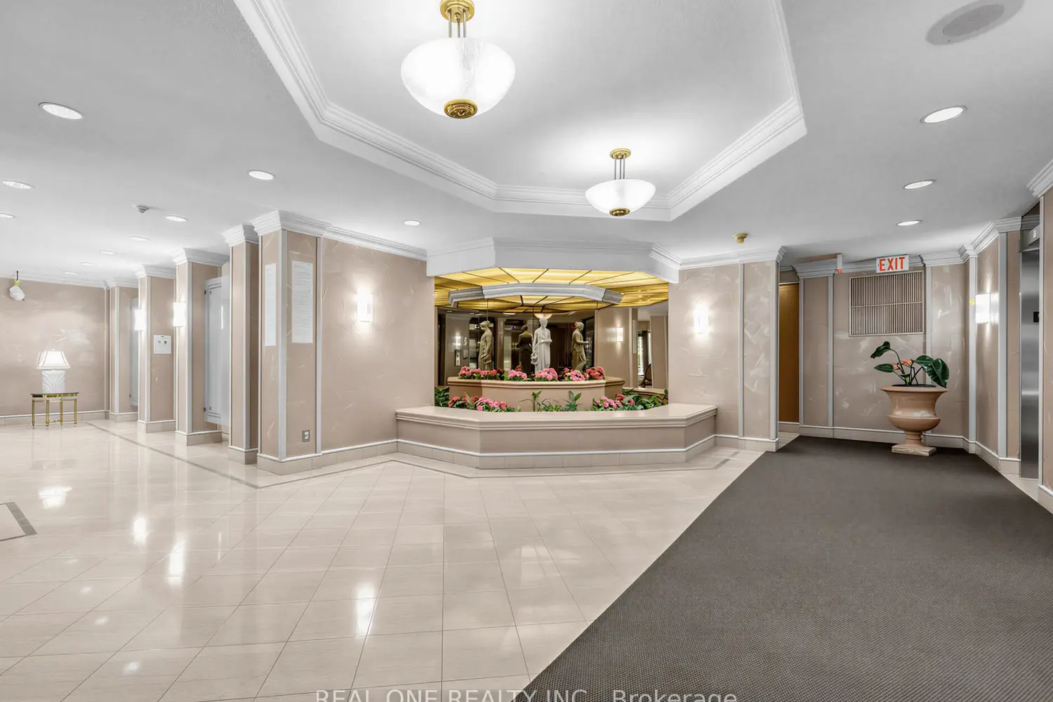 75 Bamburgh Circle 1721 photo 3