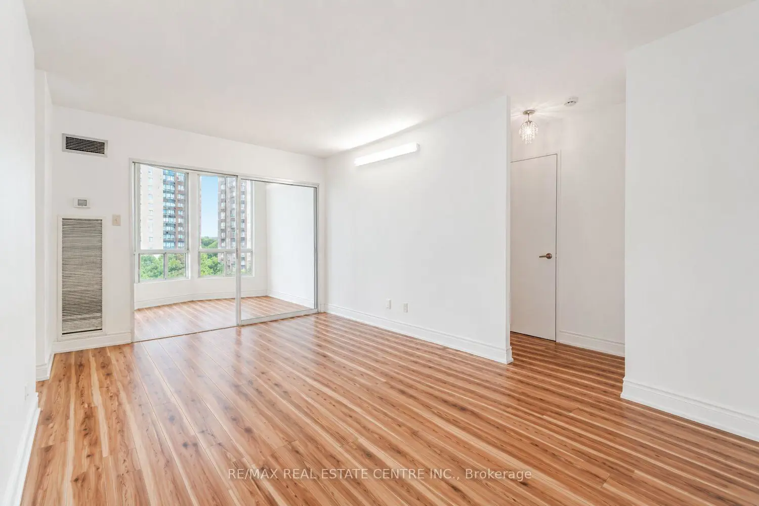 115 Hillcrest Avenue 811 photo 4