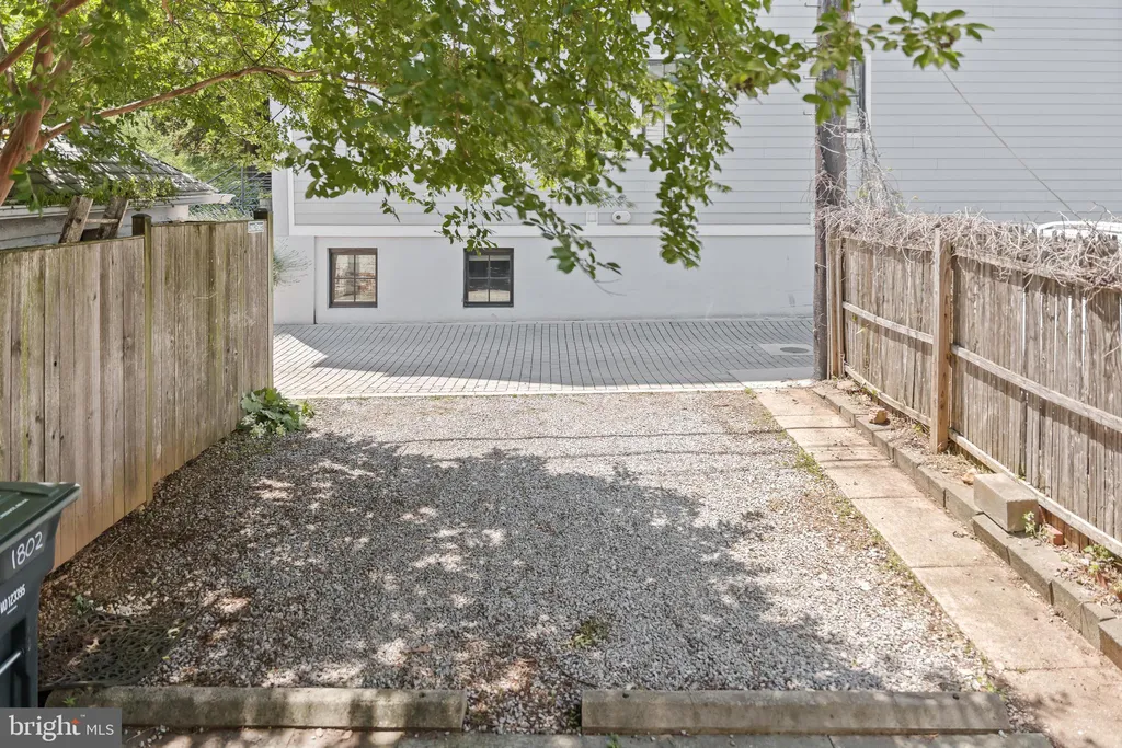 1802 37th Street NW, Washington, DC 20007