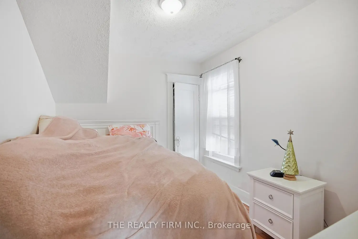 151 Brisbin Street photo 4