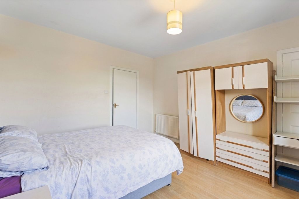 3 bed flat for saleDundas Street, Bathgate EH48 photo 2
