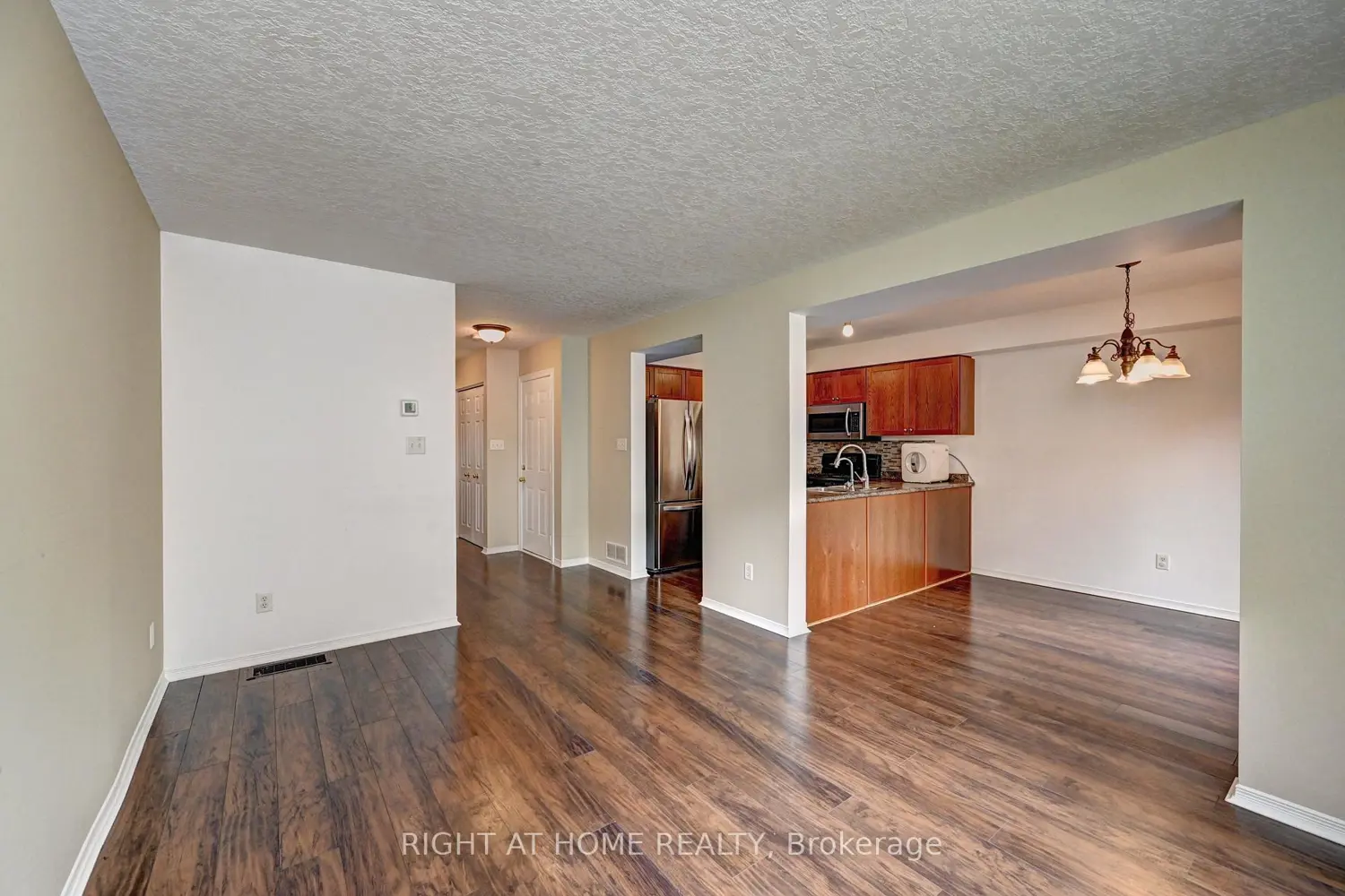 760 Paris Boulevard photo 4
