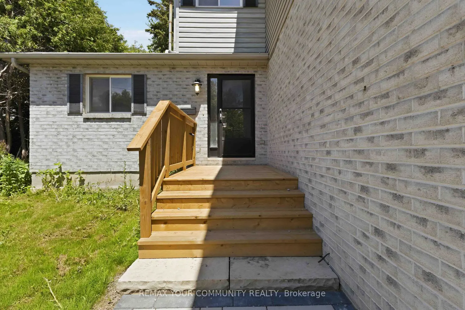 924 Helen Street photo 2