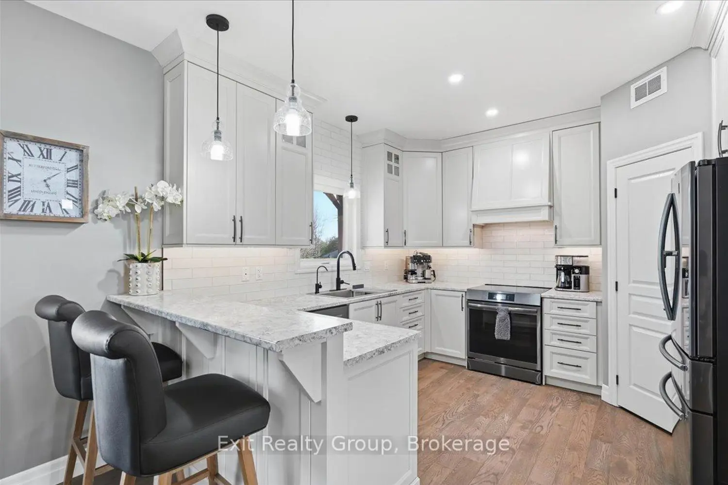 544 Shannon Road photo 4