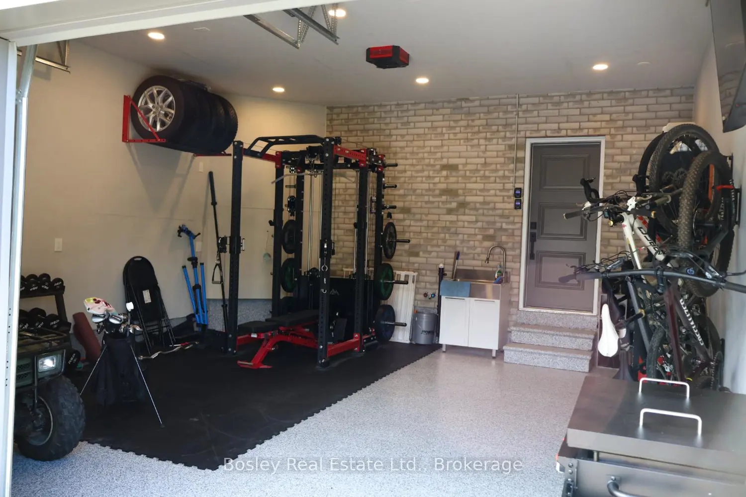 24 Watson Crescent photo 5