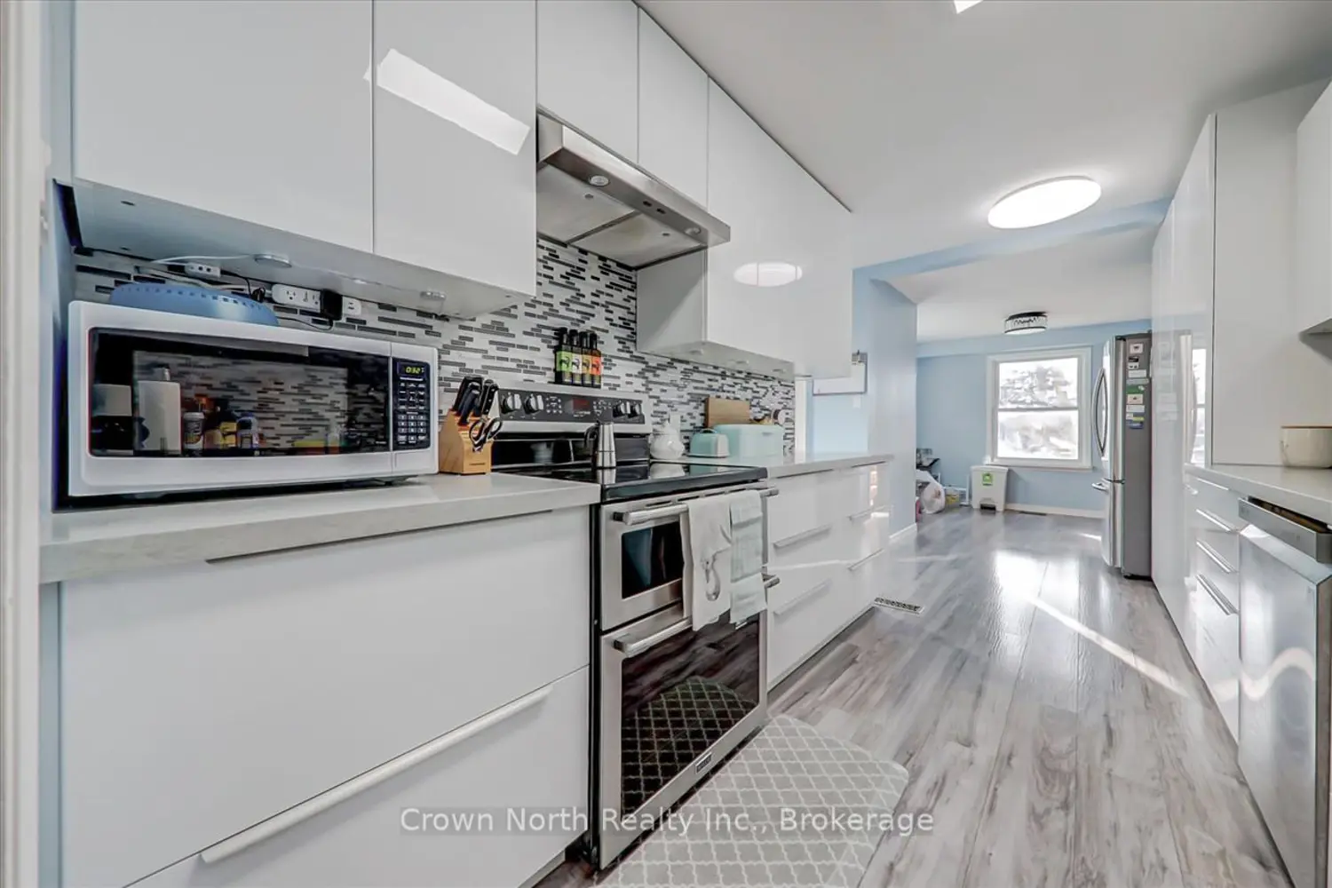 60 Pochon Avenue photo 5