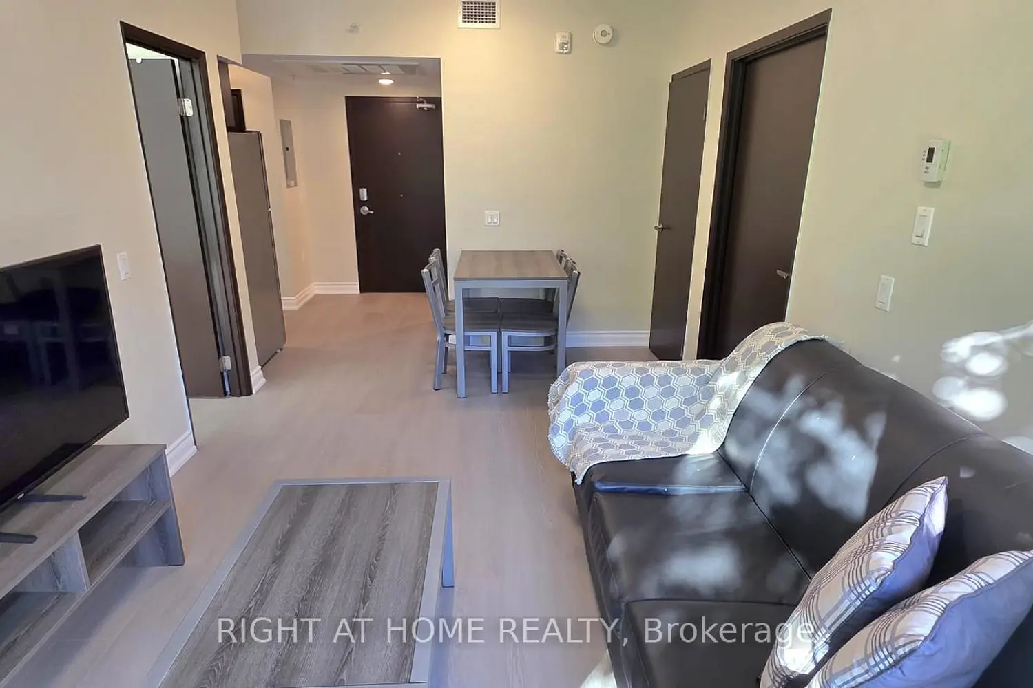 275A Larch Street 206 photo 5