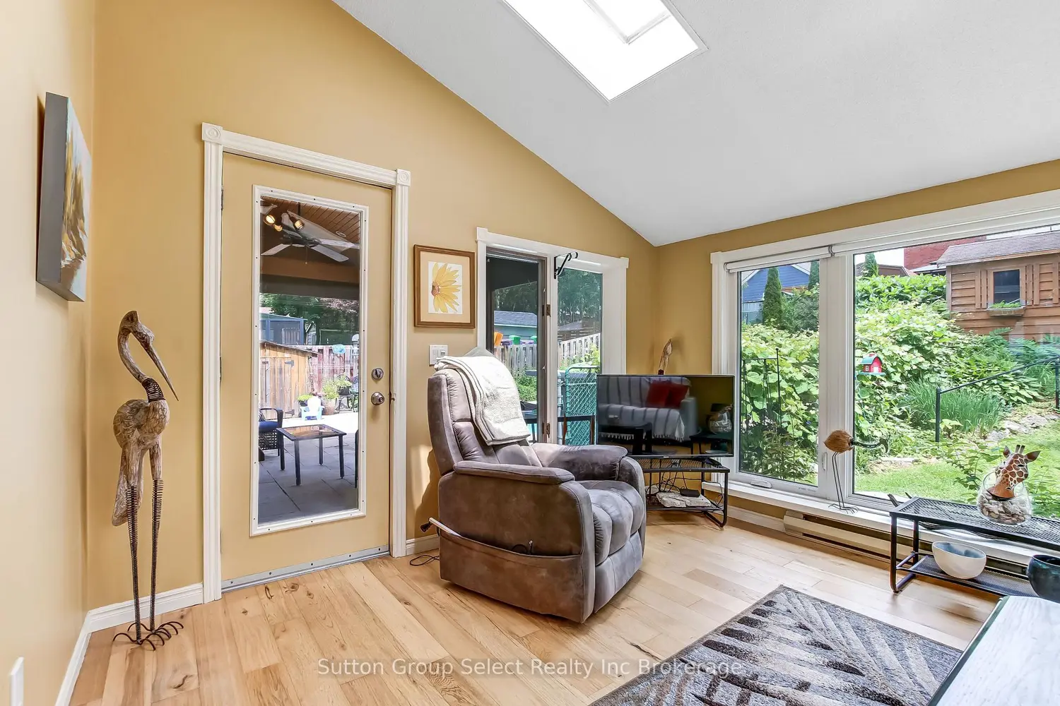 468 Lee Avenue photo 3