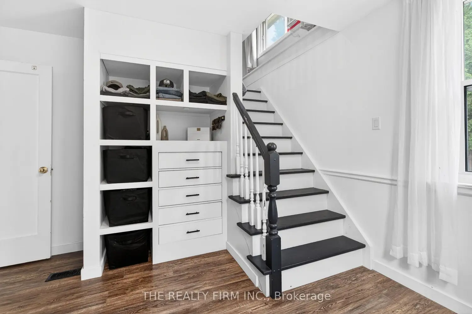 452 Merlin Street photo 3