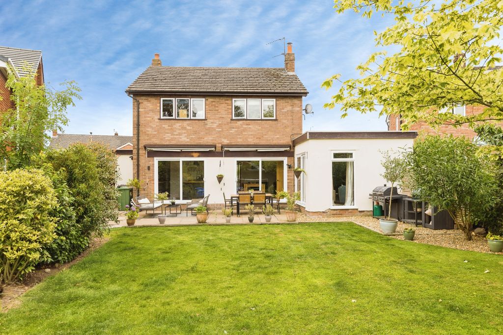 3 bed detached house for saleOaklands Crescent, Chester CH3