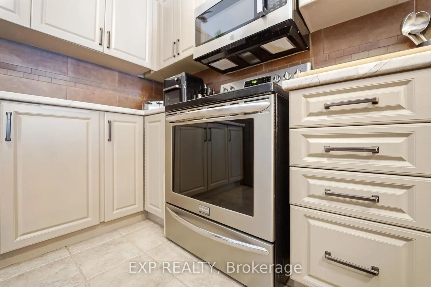 202 Wellbrook Boulevard photo 4