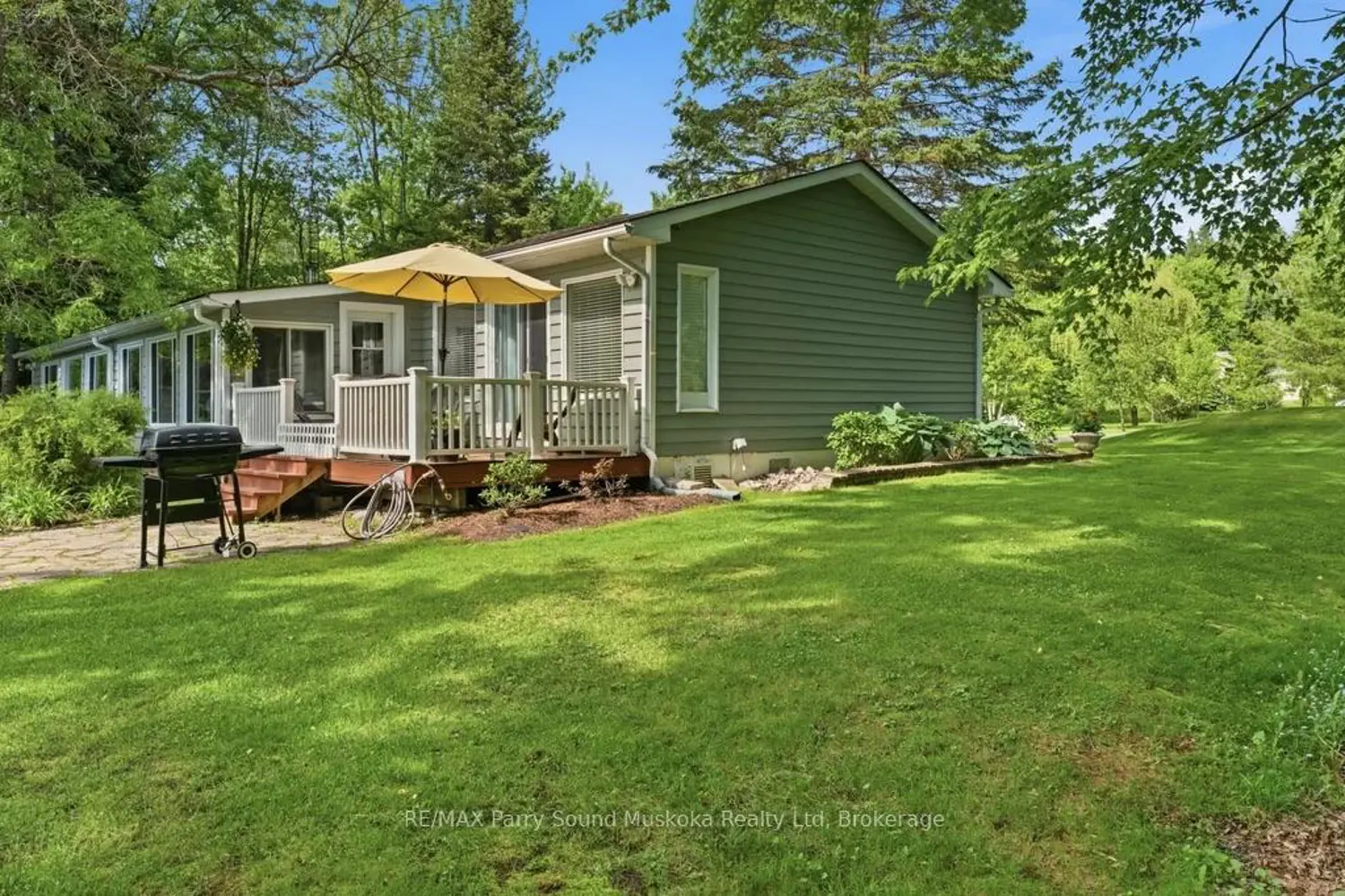 49 Maple Street photo 2