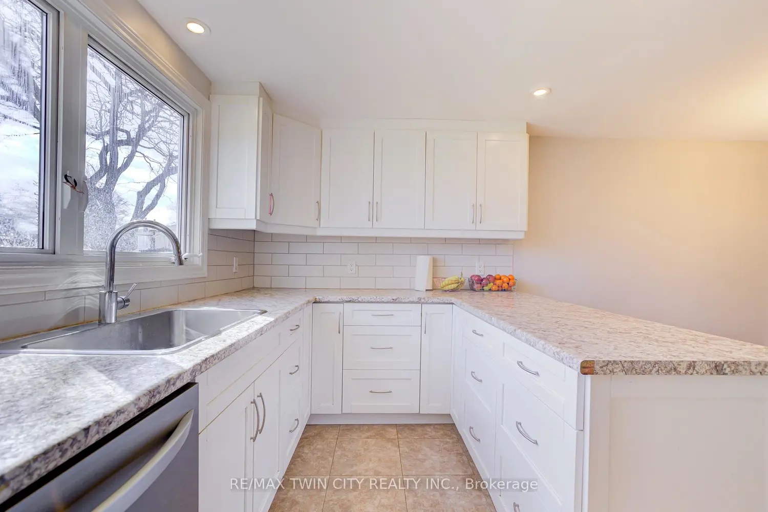 22 Blackhorne Crescent photo 5