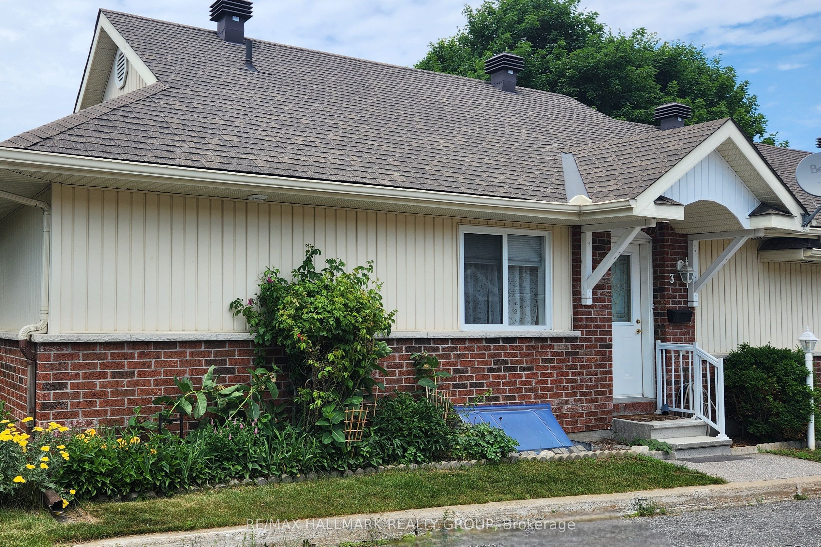3 Daphne Crescent, Ottawa, ON, K2S 1Y1